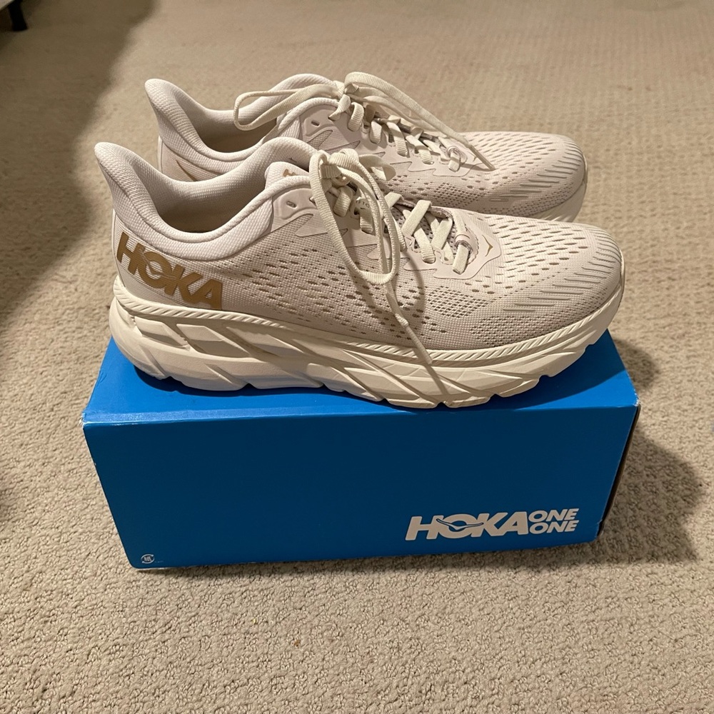 Hoka One One Women's Clifton 7 Running Shoe, Almond Milk/Bronze